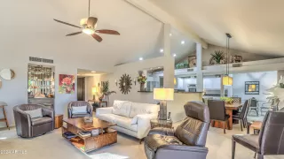 Photo #6: 6787087 Listing