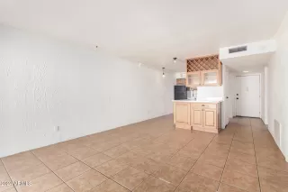 Photo #6: 6787159 Listing