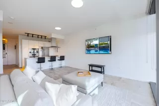 Photo #6: 6787821 Listing