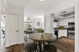 Photo #6: 6787934 Listing 