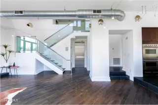 Photo #2: 6787949 Listing