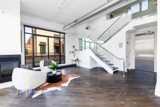 Photo #3: 6787949 Listing