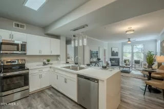 Photo #5: 6788399 Listing