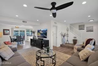 Photo #6: 6789009 Listing