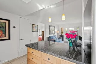 Photo #5: 6789946 Listing