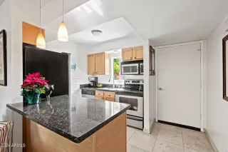 Photo #6: 6789946 Listing