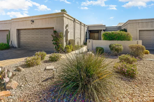 MLS: 6790094 Condo For Sale