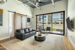 Photo #2: 6790766 Listing