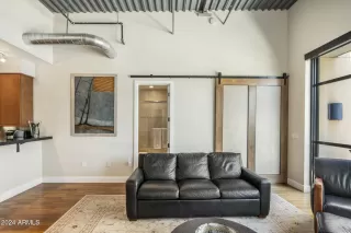 Photo #3: 6790766 Listing