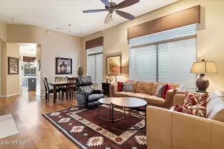Photo #6: 6790839 Listing