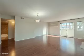 Photo #5: 6790908 Listing