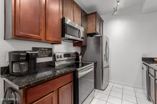 Photo #6: 6790957 Listing