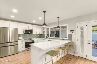 Photo #1: 6791127 Listing