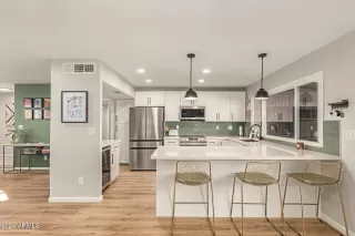 Photo #2: 6791127 Listing