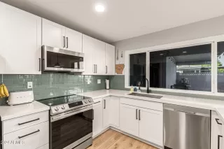 Photo #3: 6791127 Listing