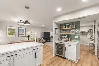 Photo #4: 6791127 Listing