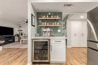 Photo #5: 6791127 Listing