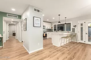 Photo #6: 6791127 Listing