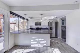 Photo #4: 6791585 Listing