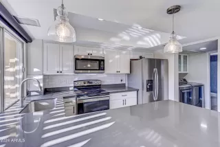 Photo #6: 6791585 Listing