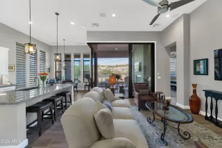 Photo #5: 6792808 Listing