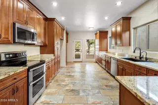 Photo #5: 6793101 Listing