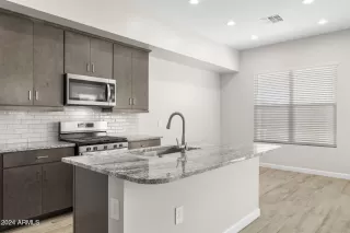 Photo #1: 6794385 Listing 