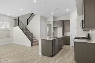 Photo #3: 6794385 Listing 