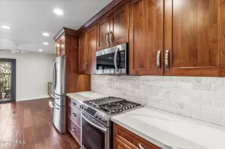 Photo #6: 6794603 Listing