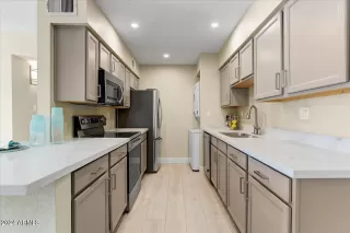 Photo #6: 6794968 Listing