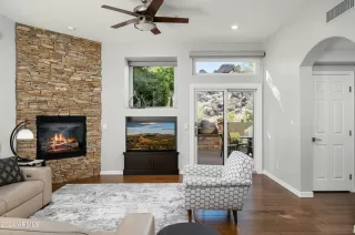 Photo #6: 6795704 Listing