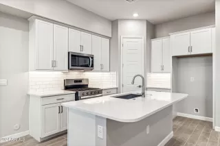 Photo #2: 6796486 Listing