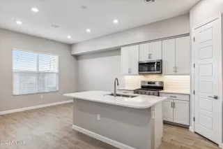 Photo #3: 6796486 Listing