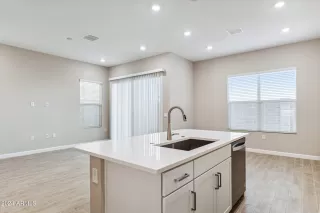 Photo #4: 6796486 Listing