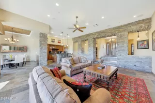 Photo #4: 6796938 Listing