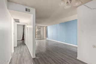 Photo #5: 6796983 Listing