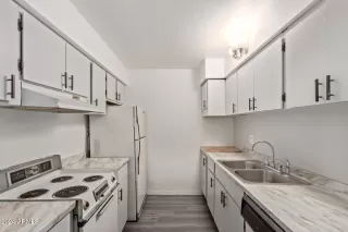 Photo #6: 6796983 Listing