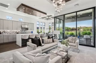 Photo #2: 6797697 Listing 