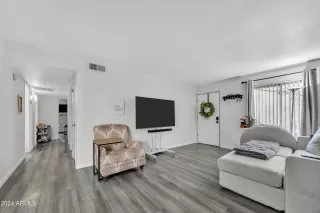 Photo #4: 6798546 Listing