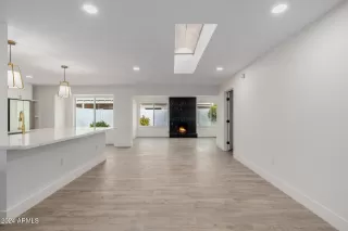 Photo #5: 6798956 Listing