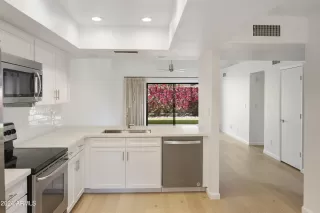 Photo #5: 6799067 Listing 