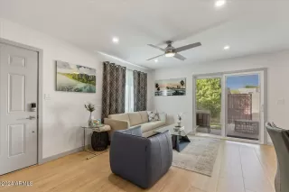 Photo #6: 6799123 Listing