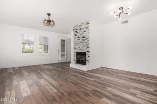 Photo #2: 6799147 Listing