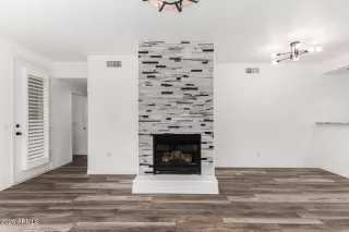 Photo #6: 6799147 Listing