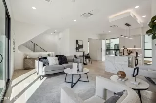 Photo #5: 6799150 Listing 