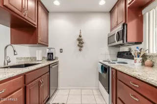 Photo #5: 6799185 Listing