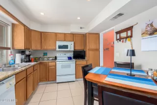 Photo #4: 6799347 Listing