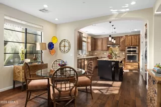 Photo #5: 6799354 Listing