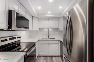 Photo #5: 6799623 Listing 