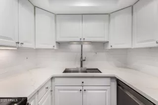 Photo #6: 6799623 Listing 